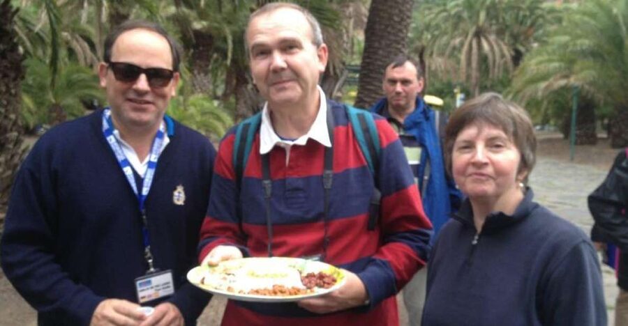 Las Palmas: Private Old City Guided Walking Tour with Tapas - Exploring Triana, where the city feels lived in