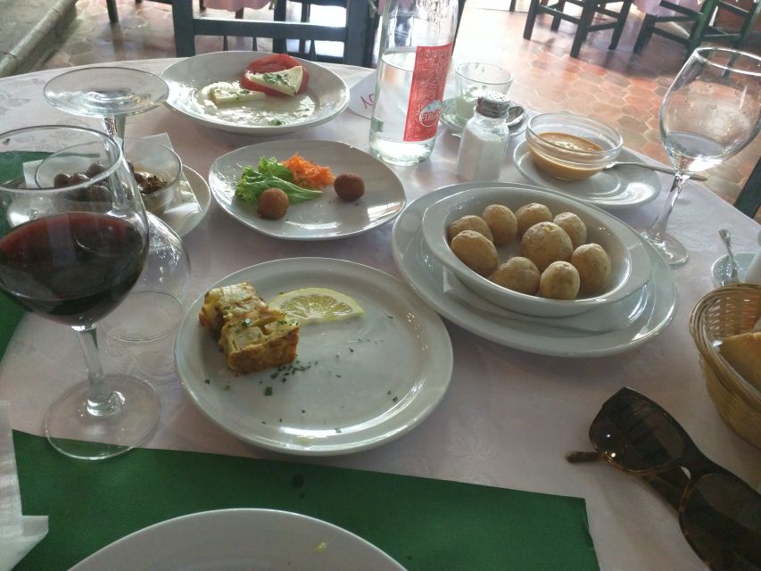 Las Palmas: Private Old City Guided Walking Tour with Tapas - Timing, pace, and group size