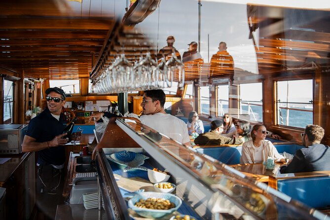 Live Music & Sunset Wooden Boat in Barcelona - How to make the most of the 1.5 hours
