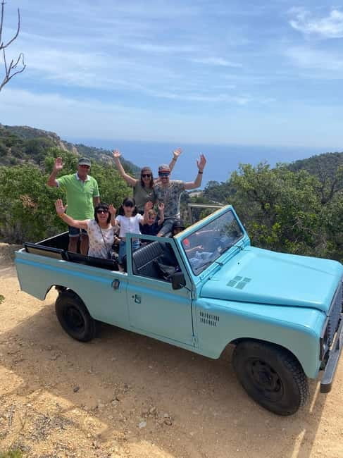 Lloret de Mar: Guided Sightseeing Tour in a 4x4 Vehicle - Riding the vintage Land Rover Santana