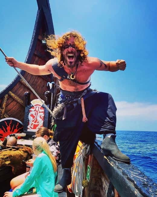 Los Cristianos: Whale Watching Cruise w/Swim Stop & Drinks - The wildlife waters between Tenerife and La Gomera