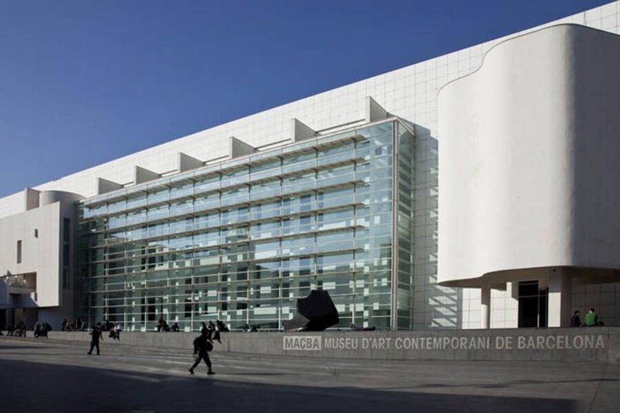 MACBA Barcelona – Contemporary Art Experience - Arriving at Plaça dels Àngels and MACBA