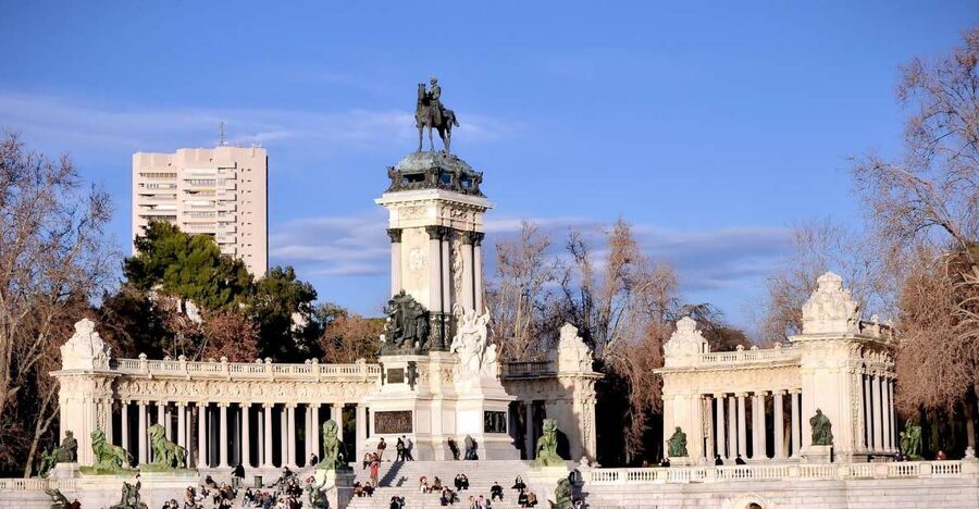 Madrid: 1.5-Hour Retiro Park Guided Walking Tour - Why Retiro Park is worth a guided walk