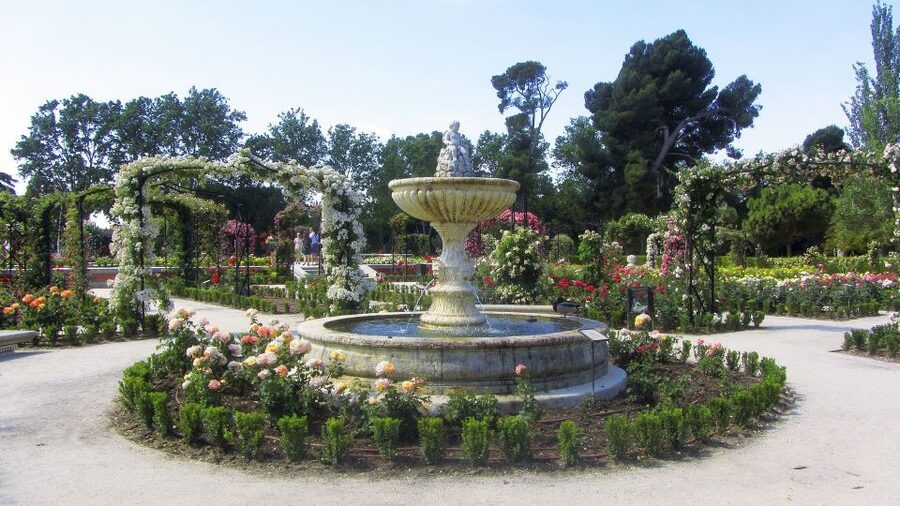 Madrid: 1.5-Hour Retiro Park Guided Walking Tour - Beginning with the park’s main sights