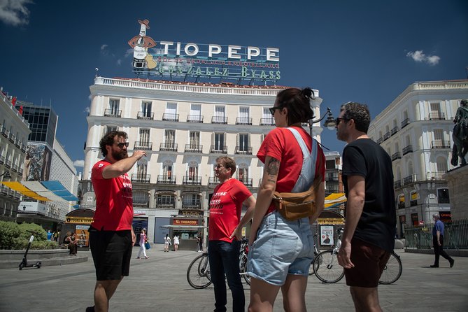 Madrid: 3 hour Guided Highlights Bike Tour with Optional Tapas - Plaza Mayor and the old city streets