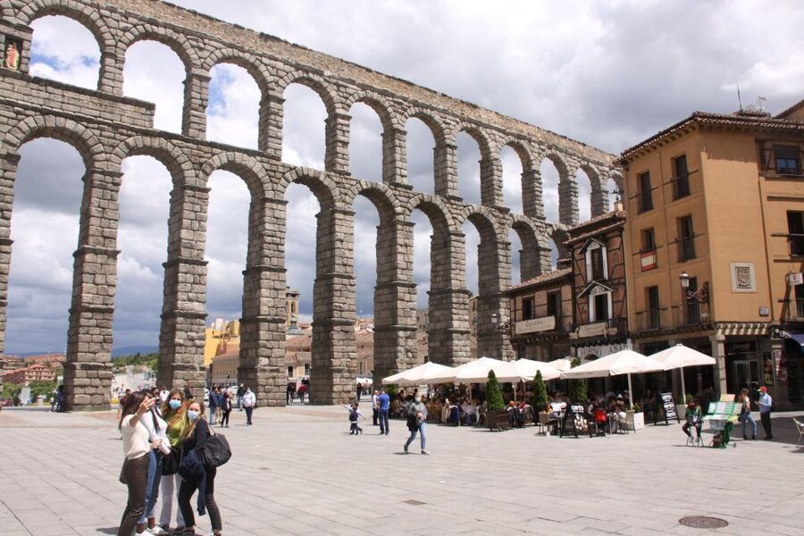 Madrid: Avila and Segovia Day Trip with Tickets to Monuments - The day at a glance