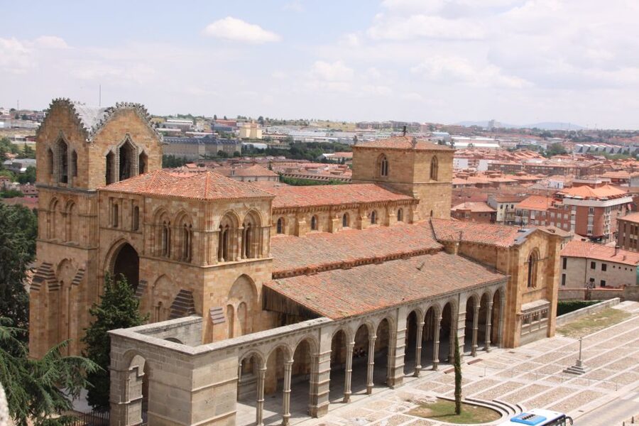 Madrid: Avila and Segovia Day Trip with Tickets to Monuments - The fairytale shape of the Alcazar