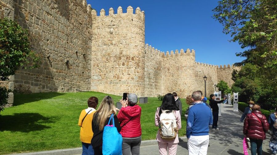 Madrid: Avila and Segovia Day Trip with Tickets to Monuments - Avila Cathedral, Plaza Mayor, and Saint Teresa