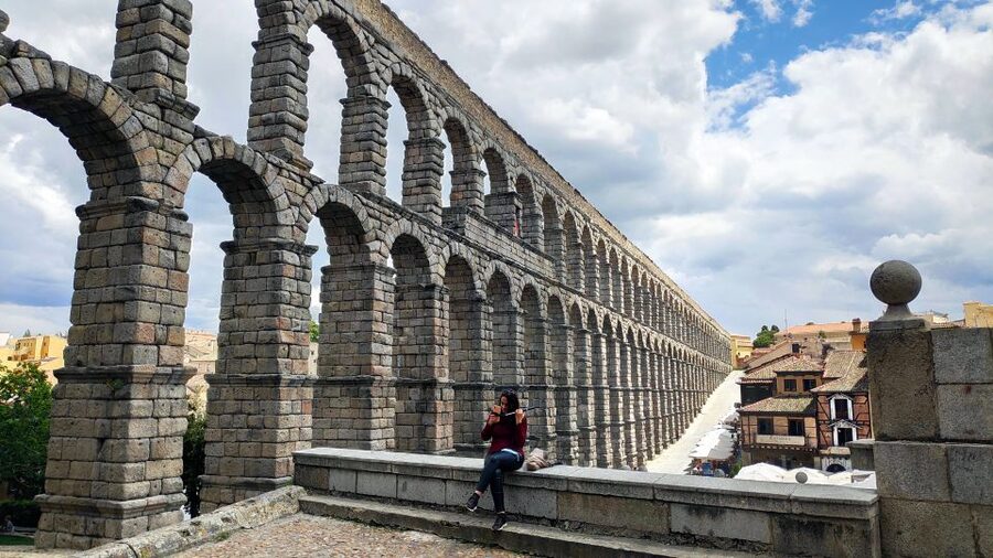 Madrid: Avila and Segovia Day Trip with Tickets to Monuments - The Avila break: aperitif, drink, and a little freedom