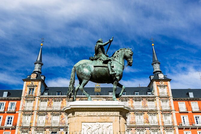Madrid Best Walking Tour: Old city and Royal sites - Plaza de España and the Cervantes monument