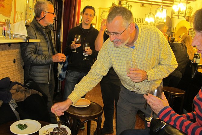 Madrid by Night Small Group Tour: Stories, Sights and Tapas Bites - The guide makes the difference