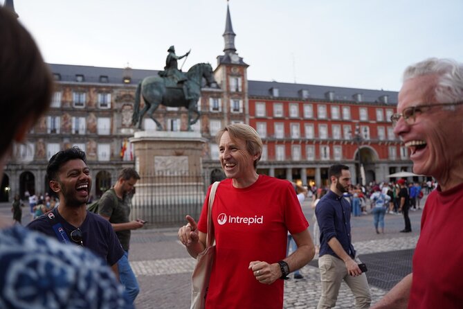 Madrid by Night: Tapas Crawl, Local Drinks & Hidden Gems - How much food and drink should you expect?