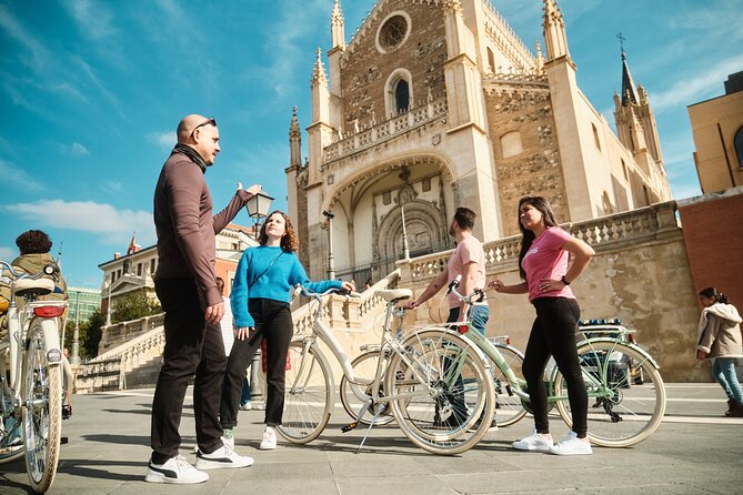 Madrid: City Highlights Guided Vintage Bike Tour - Five things to know before you pedal off