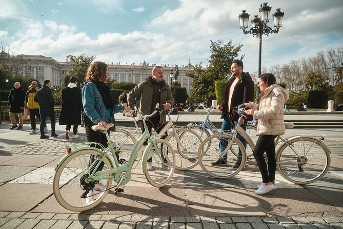 Madrid: City Highlights Guided Vintage Bike Tour - Why a bike works well in central Madrid