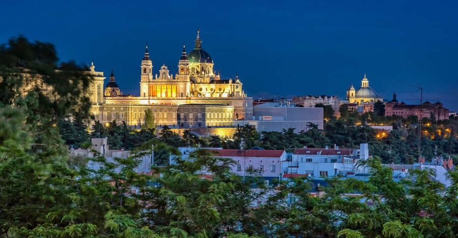 Madrid: City Highlights Guided Walking Tour - Why this route works for a first visit