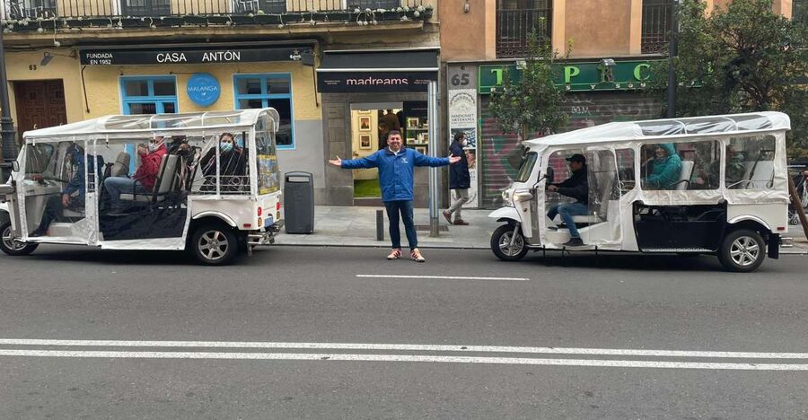 Madrid: City Highlights Tuk Tuk Tour - Starting in Los Jerónimos and passing Retiro Park