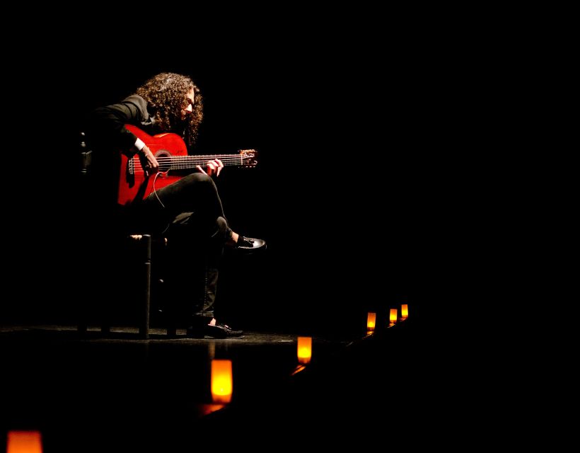 Madrid: "Emociones" Live Flamenco Performance - The welcome drink and bar service