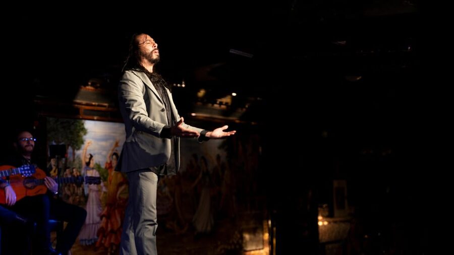 Madrid: Flamenco Show&Drink at Tablao 1911 (World's Oldest) - The atmosphere: close, polished, and full of energy