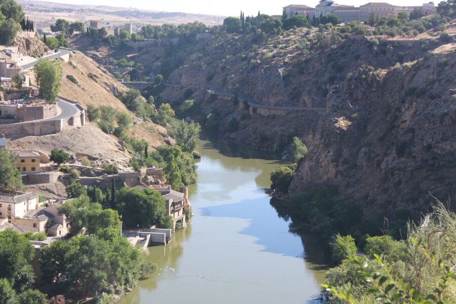 Madrid: Full-Day Guided Tour of Toledo with Cathedral Visit - Santa María la Blanca and Toledo’s three traditions