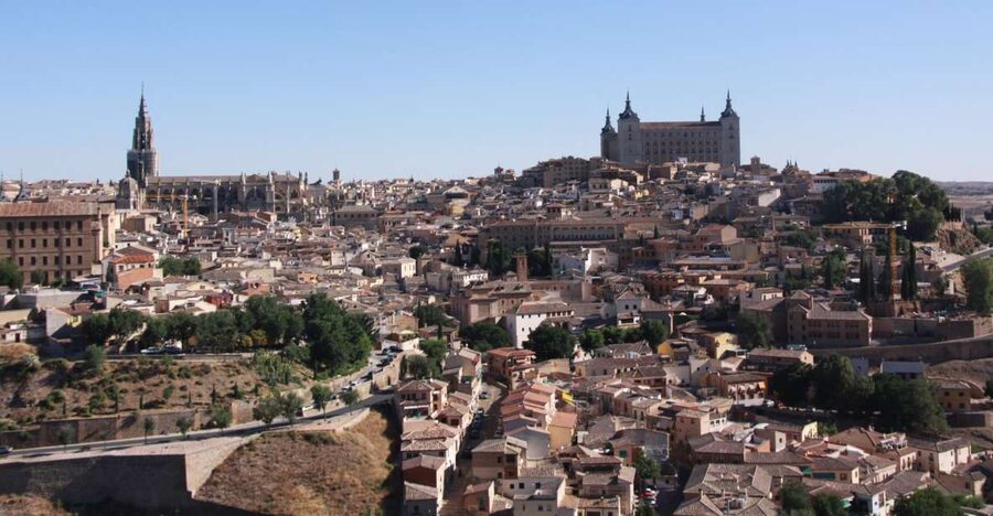 Madrid: Full-Day Guided Tour of Toledo with Cathedral Visit - Meeting in Madrid and crossing to Toledo