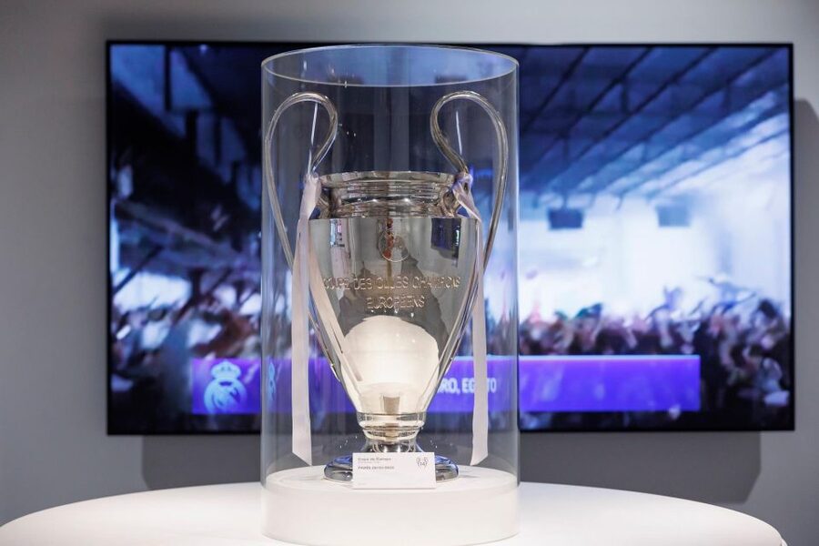 Madrid: Guided Tour of Bernabéu Stadium - Seeing the trophies and Madridista displays