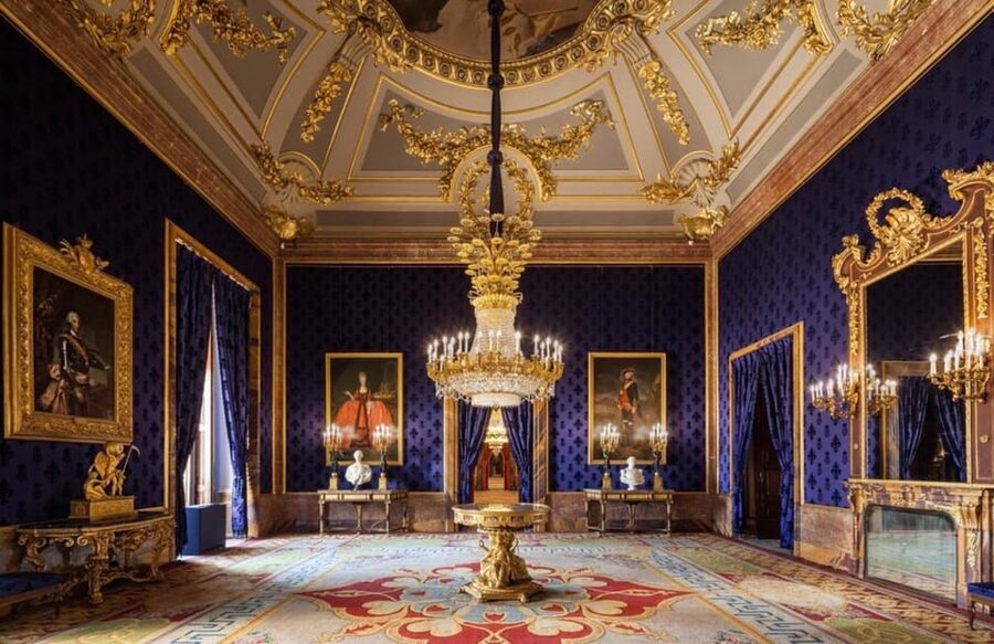 Madrid: Guided Tour of the Royal Palace with Fast Access - Starting at Plaza de la Villa with a clear meeting point