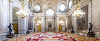 Guided Tour of the Royal Palace with Fast Access