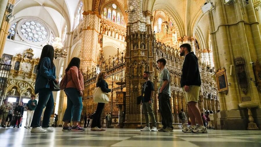 Madrid: Guided Tour of Toledo with Cathedral Visit - Following the three cultures through the Old Town