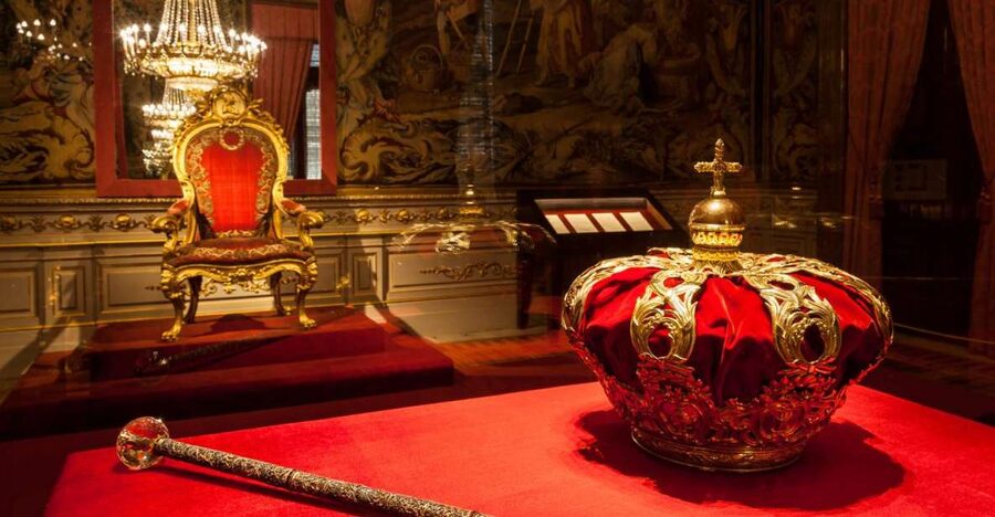 Madrid: Guided Visit to the Royal Palace - Entering through a separate entrance
