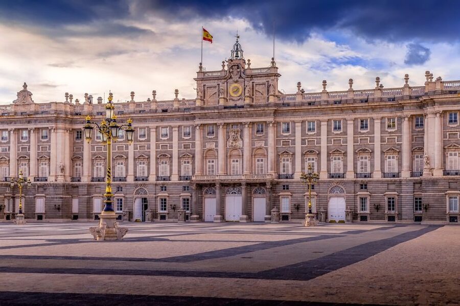 Madrid: Guided Visit to the Royal Palace - Reception rooms and the modern royal connection