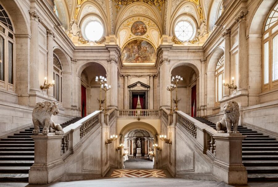 Madrid: Guided Visit to the Royal Palace - Finding the group at Isabel II Square