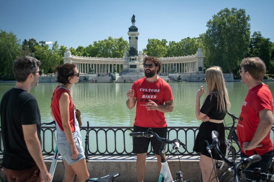 Madrid: Highlights Bike Tour with Optional E-Bike or Tapas - Standard bike or e-bike?