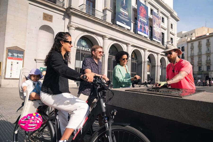 Madrid: Highlights Bike Tour with Optional E-Bike or Tapas - Why a bike is a smart way to see Madrid