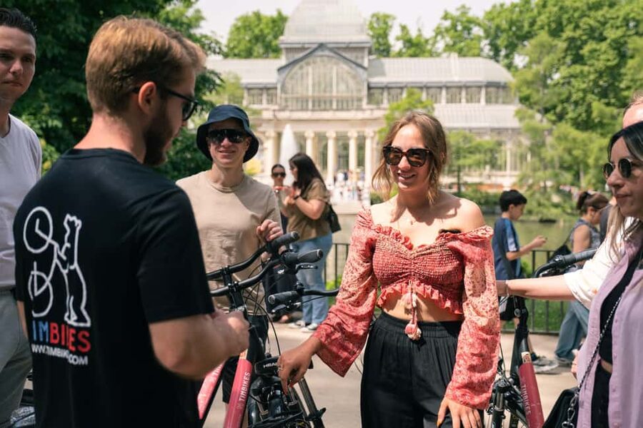 Madrid: Highlights Bike Tour with Optional E-Bike or Tapas - Plaza de Oriente and Madrid’s royal quarter