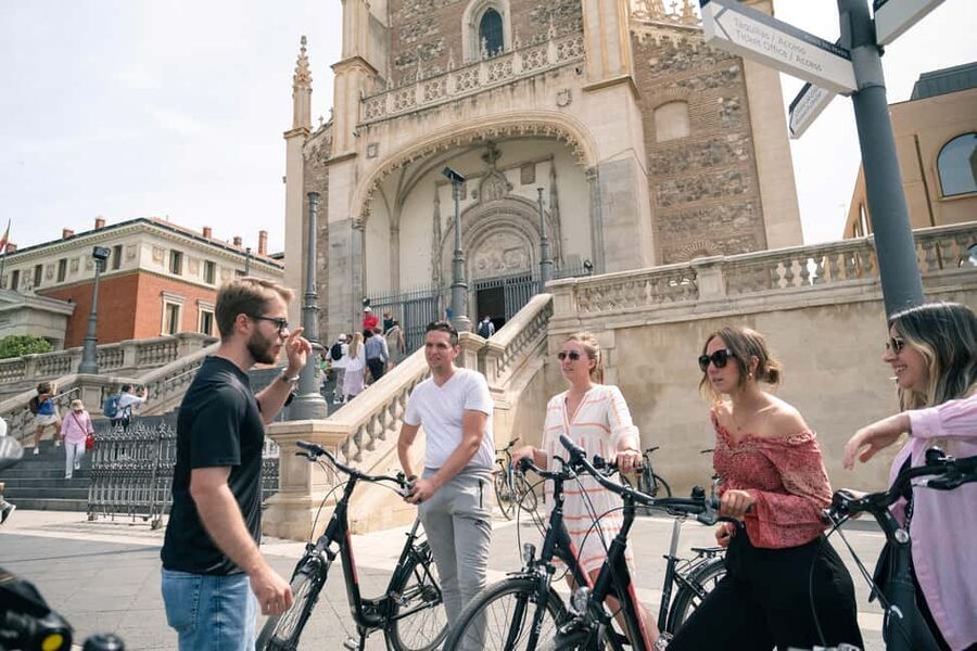 Madrid: Highlights Bike Tour with Optional E-Bike or Tapas - CaixaForum and the Madrid art district
