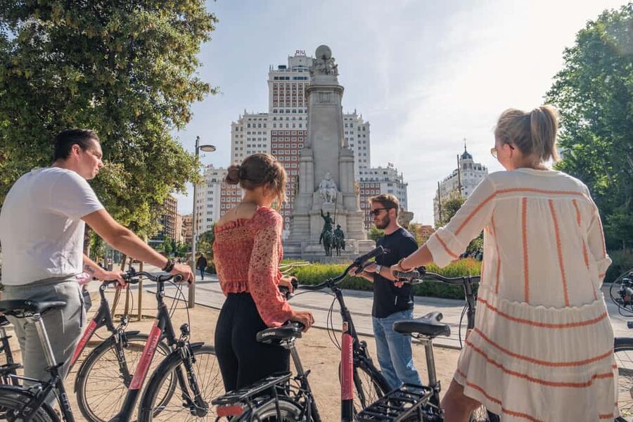 Madrid: Highlights Bike Tour with Optional E-Bike or Tapas - Starting at Calle de Santiago