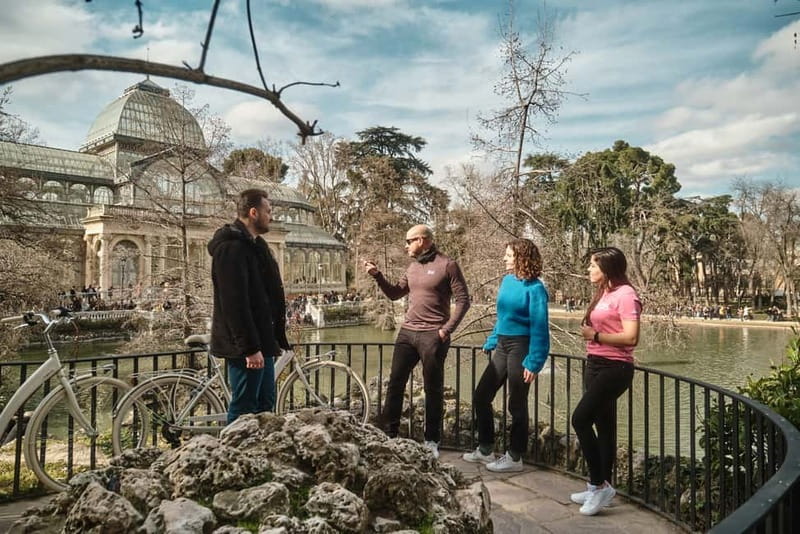 Madrid: Highlights Guided Vintage Bike Tour and Tapas Option - What the guides add to the ride