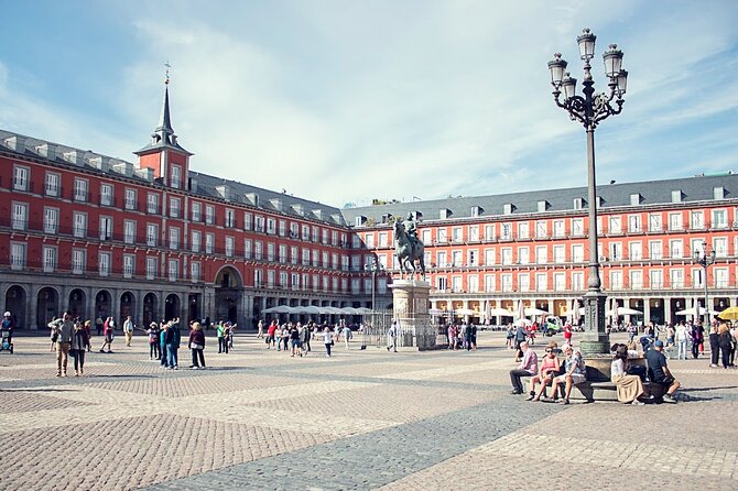 Madrid Historic Centre Food Tour with Authentic Tapas & Wines - Madrid’s famous fried squid sandwich