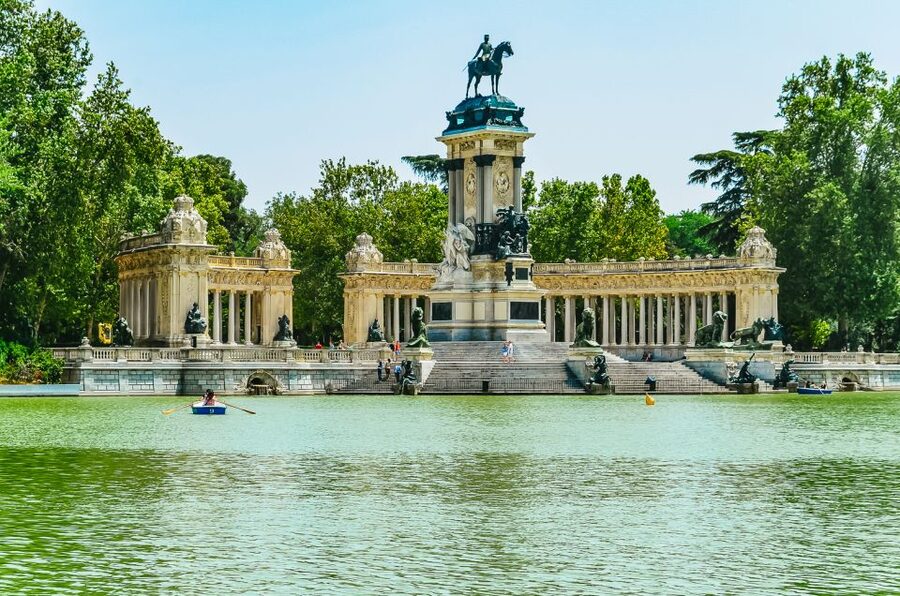 Madrid: Iconic Retiro Park Segway Tour - Cecilio Rodríguez Gardens and their peacocks