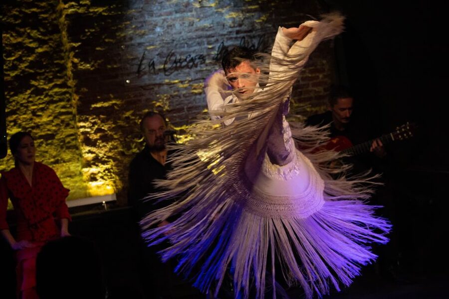 Madrid: La Cueva de Lola Flamenco Show Tickets with Drink - Key points to know before booking