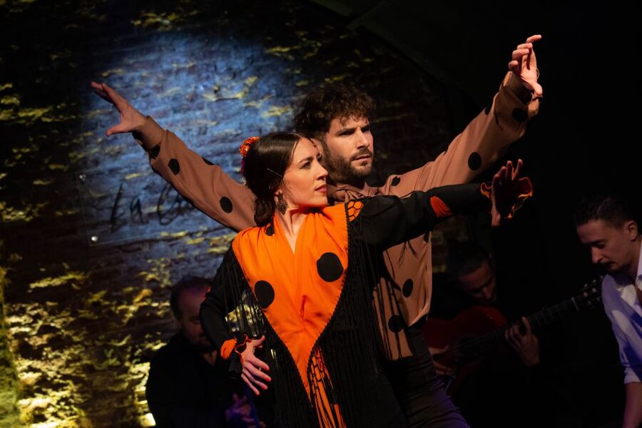 Madrid: La Cueva de Lola Flamenco Show Tickets with Drink - The intimate seating: a major strength with one catch