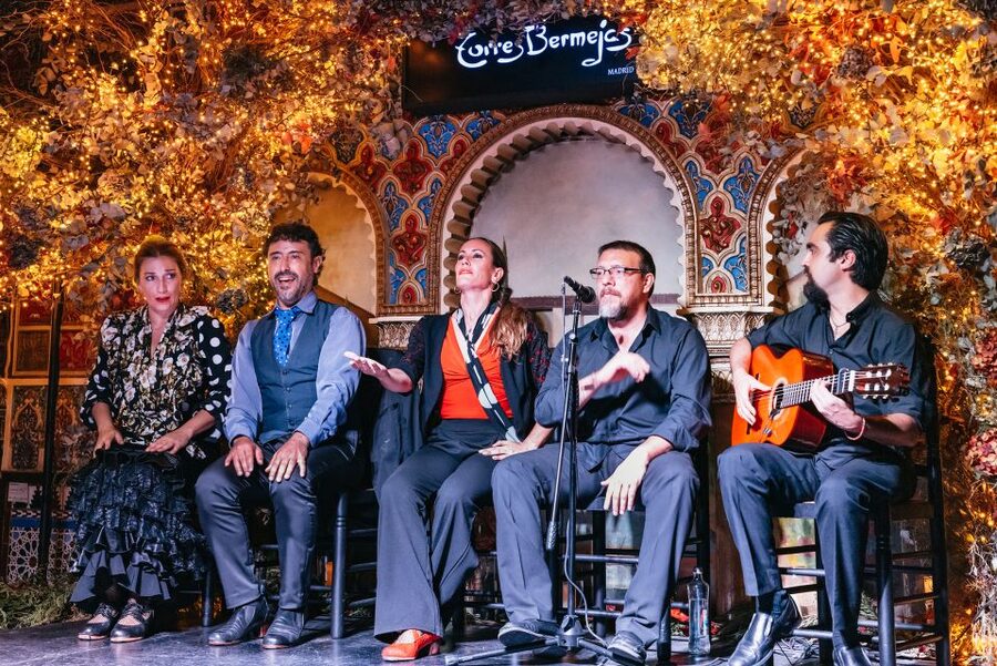 Madrid: Live Flamenco Show with Food and Drinks Options - Choosing the show-only or dining option