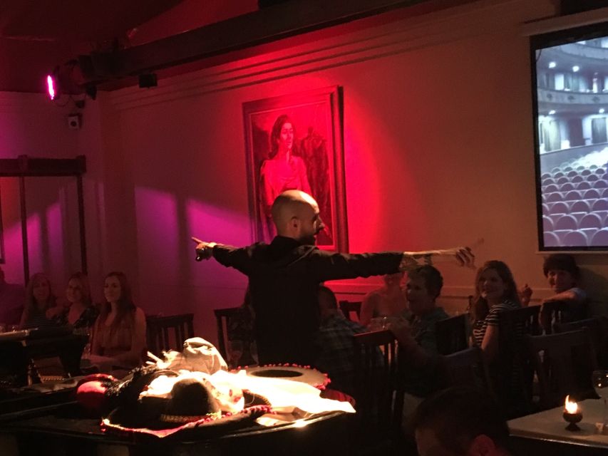 Madrid: Opera and Zarzuela Show and Dinner - La Castafiore turns dinner into a small theater