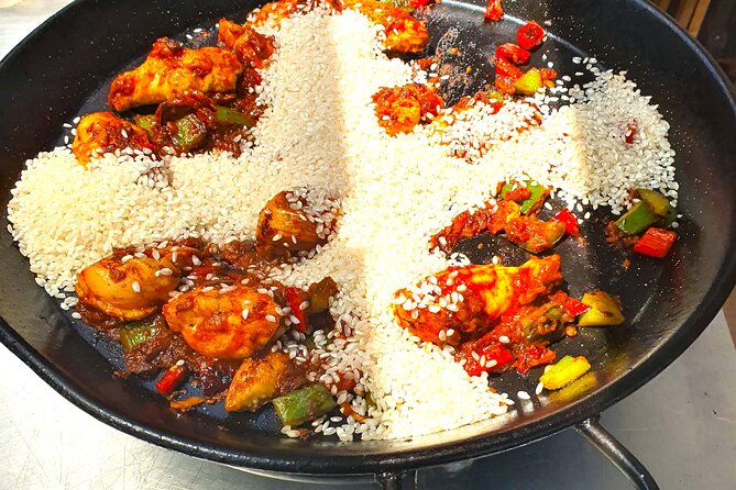 Madrid: Paella & Sangria Classes- Seafood, Chicken & Vegan option - The al dente question