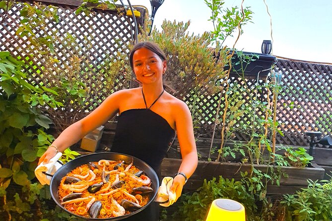 Madrid: Paella & Sangria Classes- Seafood, Chicken & Vegan option - Sitting down for the shared lunch
