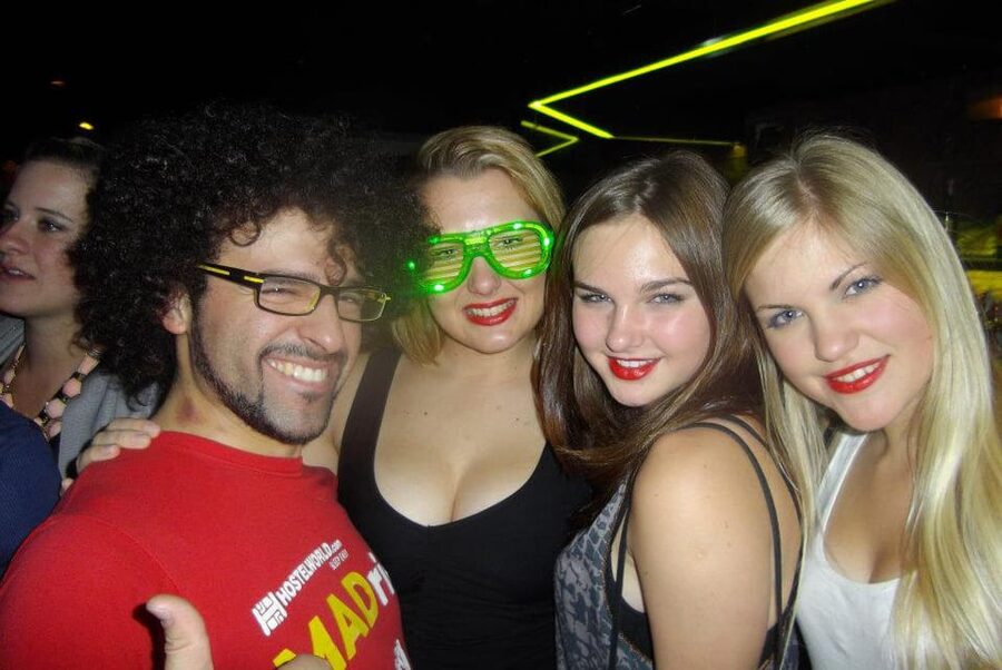 Madrid: Pub Crawl Madrid Running since 2005 Bar Exploration - The guides make or break the night