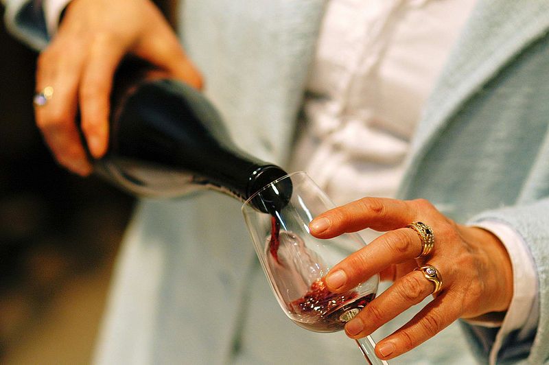 Madrid Region Wineries Guided Tour with Wine Tastings - What the wine tasting is really like
