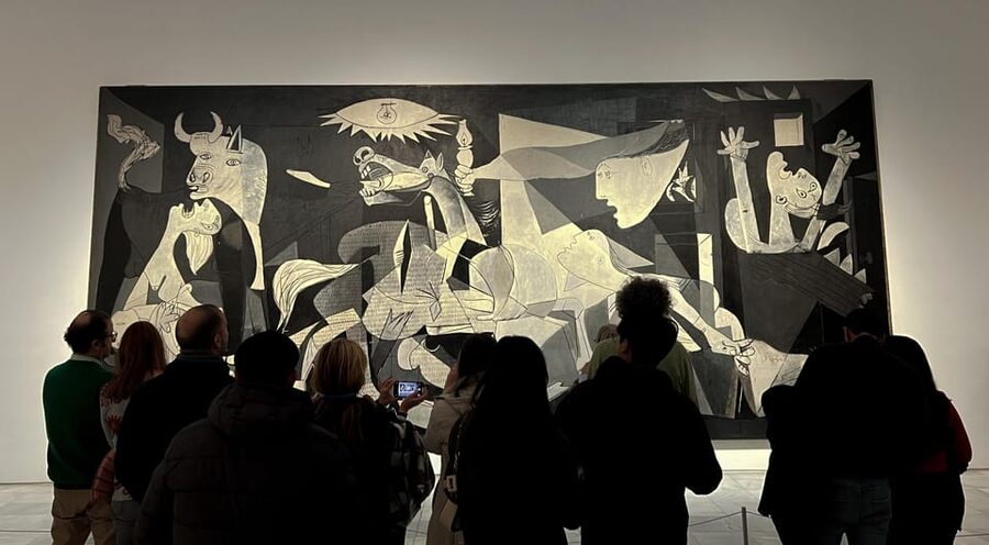 Madrid: Reina Sofia and Prado Museum Tickets and Guided Tour - Reina Sofía: 90 minutes with Picasso and the avant-garde