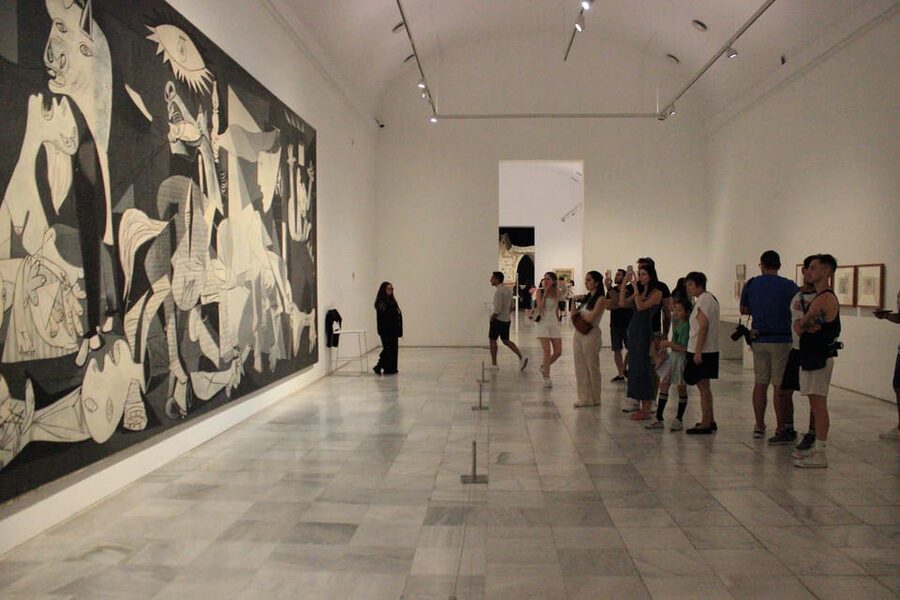 Madrid: Reina Sofía Museum Guided Tour - Group Size, Language, and Guide Quality