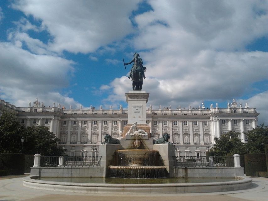 Madrid: Royal Palace and Almudena Cathedral Small-Group Tour - Crossing the Plaza de la Armería to the palace